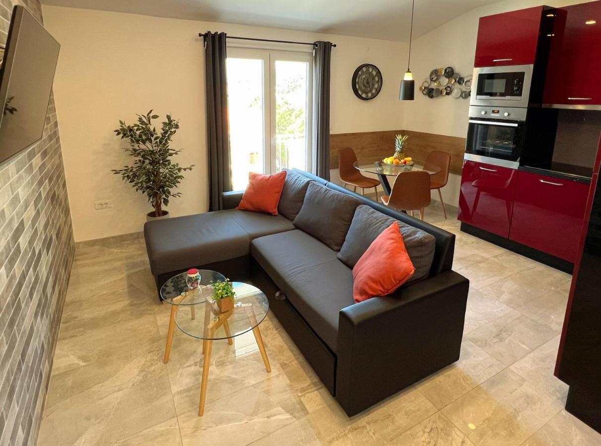 Apartmani Omrcen Baska Voda Exterior photo